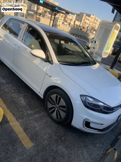 Volkswagen Golf E-Golf 2