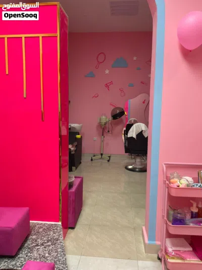 Ladies Beauty Salon located in Al khuwair 33 only 6 month use beauty salon with new machines 3