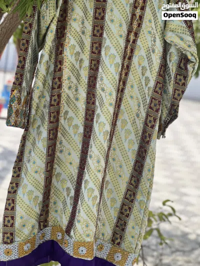 ملابس عمانيه شبه جديده 2