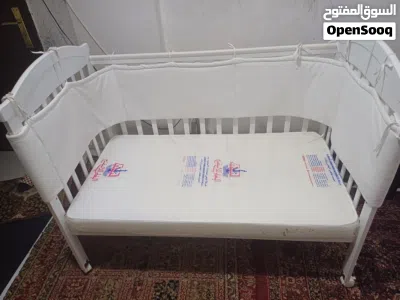 سرير اطفال بحاله ممتازه 3