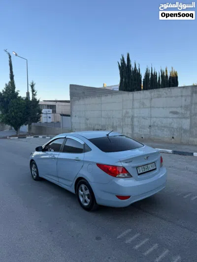 Hyundai Accent Standard 3