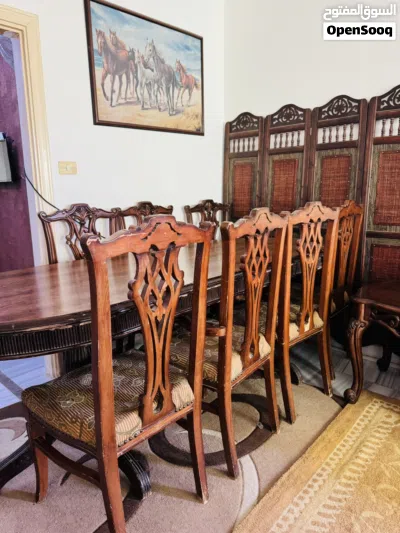 طاولة 8 كراسي بحالة ممتازة 2
