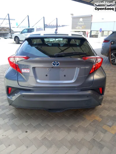 Toyota C-HR LE 4