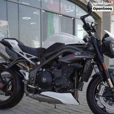 Triumph Speed Triple R 2