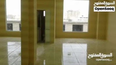 صالة على دورين في سوق المعرض قسم العطور للبيع جانب مصرف 3