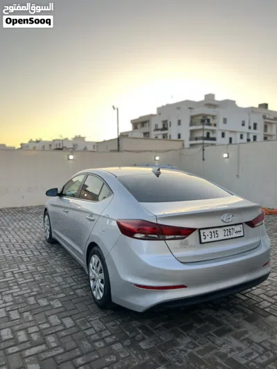 Hyundai Elantra GLS 3