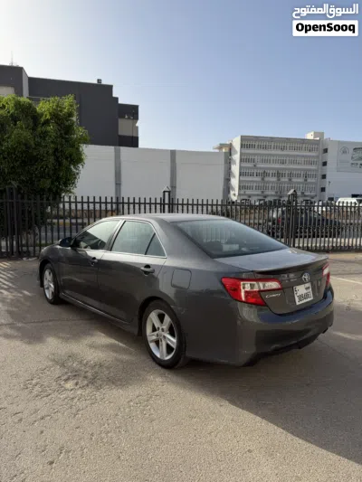 Toyota Camry SE 2