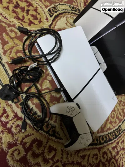 سوني 5 الديجتل نظيف مستخدم شهر نسخه ون تيرا بحاله وكاله مع كرتونه وكل ملاحقاته وكاله 3
