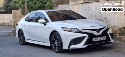Toyota Camry Sport 4