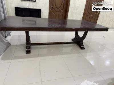 طاولة طعام كبيرة وطاولات تقديم مستعملة للبيع 3