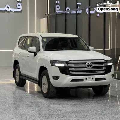 Toyota Land Cruiser GXR 2