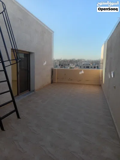 شقة طابق رابع مع روف 4