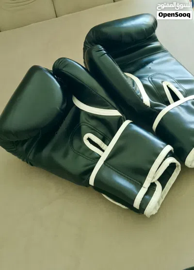كفوف ملاكمه من شركه Everlast (إيفرلاست،الغني عن التعريف حجم الكف 14oz بحاله ممتازه جدا 4