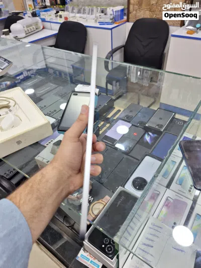 I pad pro 11 inch 4th generation M2 بسعر مميز 2