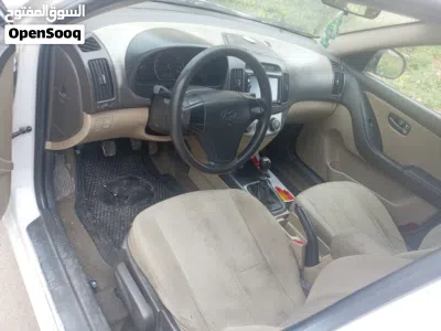 Hyundai Elantra Standard 4