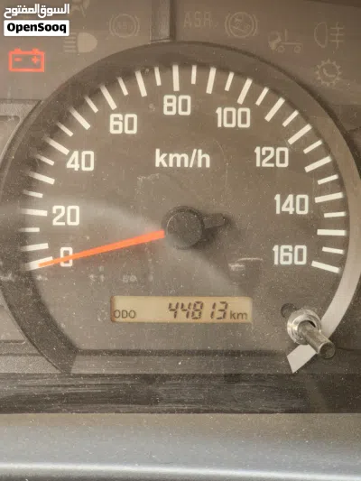 2024 Isuzu NPR Double-Cab Box truck 4