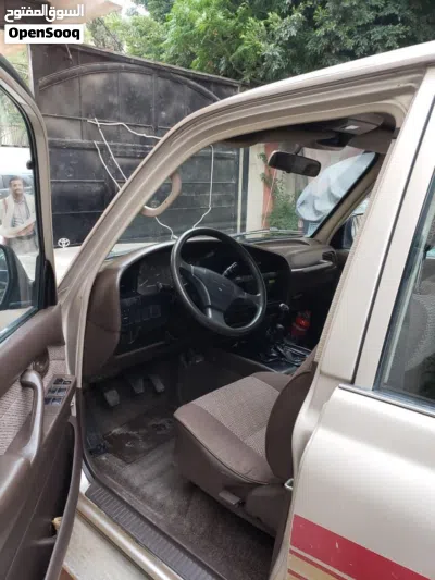 Toyota Land Cruiser GXR 2
