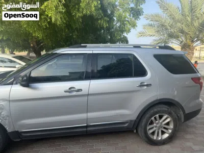Ford Explorer Base 3