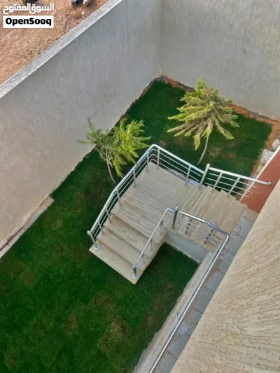 مبني تجاري للايجار في عين زاره الحمودات هو في الاسااس مطبخ كبير بالسكن يمكن تحويره الي مصنع او اي ش 4
