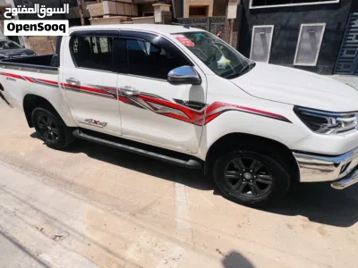 تويوتا هيلوكس SR5 4