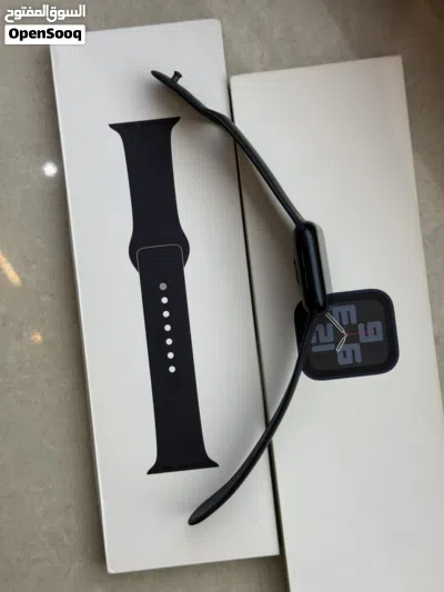 Apple Watch se2 40mm بطارية 100٪ 4