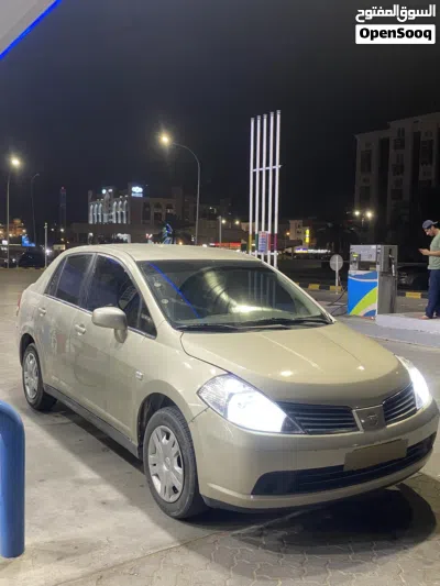 Nissan Tiida 4