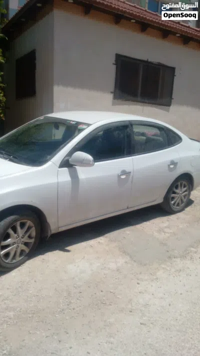 Hyundai Elantra SE 4