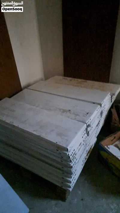 غراض محل اسواق للبيع رفوف جدارية مستعملة كامل رف وسجه وحماله 3