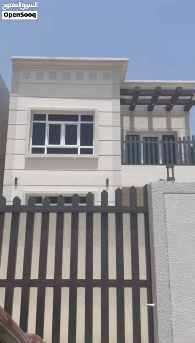 For Rent Amazing New Villa with Unique Design فيلا جديدة للإيجار مميزه المعبيلة المنطقة الخامسة 2