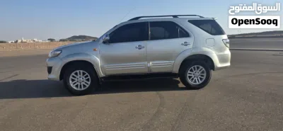 Toyota Fortuner SR5 4