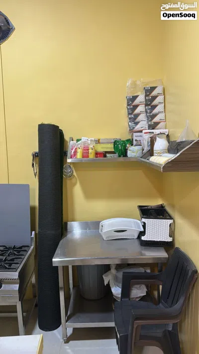 محل بيع وشوي اسماك ومأكولات بحريه محل بجميع ما فيه، ترخيص ومحل لبيع بسجل ولا بدون سجل بدون عمال 3
