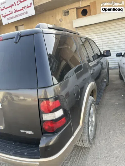 Ford Explorer Limited 4