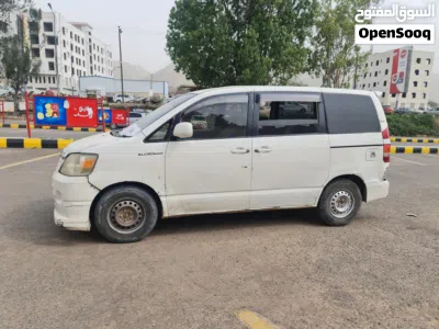 Toyota Voxy Noah S-Z 4