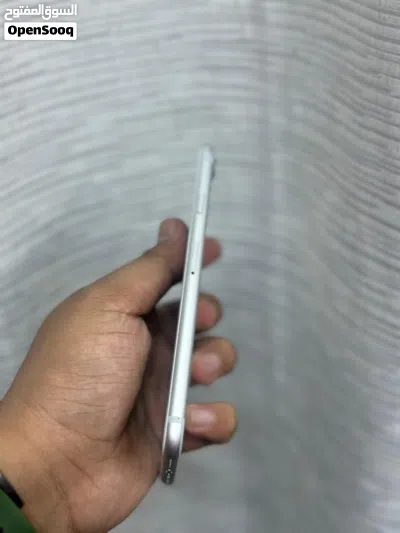 Brand:Apple Model:Iphone 7 storage :32 GB screen size:4.5 2