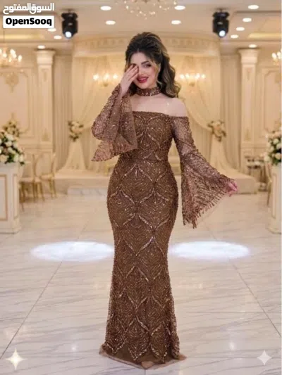 فستان نسائي عرائسي ملكي 4
