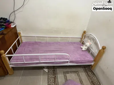 سرير اطفال حاله نظيفه جدا حديد 2