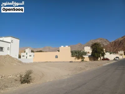 للبيع أرض سكنية كورنر في منطقة صنب ولاية بوشر 2