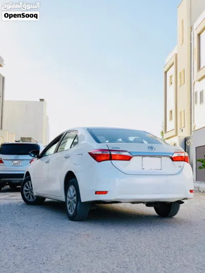Toyota Corolla LE 2