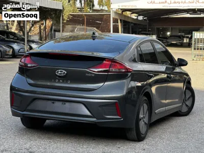 Hyundai Ioniq Standard 4