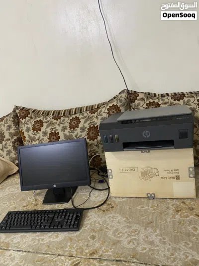طابعه اتش بي مع شاشه وجهاز كمبيوتر مكتبي 2