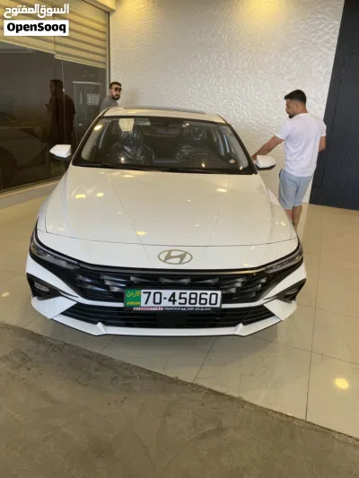Hyundai Elantra Standard 3