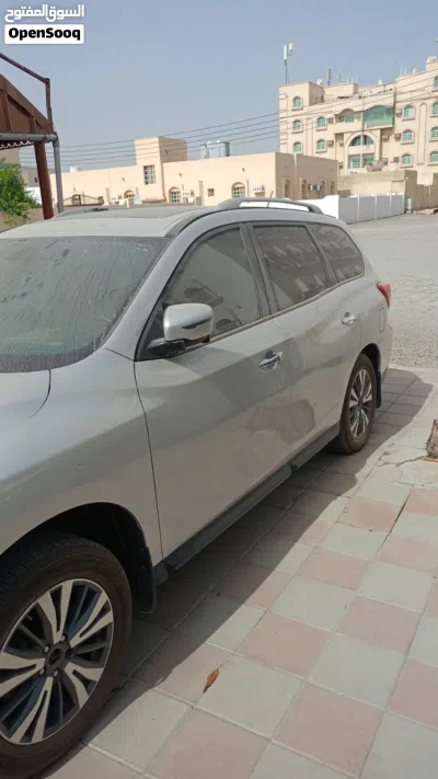 Nissan Pathfinder SL 3