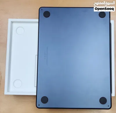 للبيع MacBook air m2/13inch/256GB ssd/16ram/ لون سما الليل كالجديد مع الكرتون 4