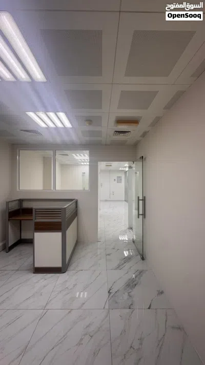 مكتب 120م بمساحه مفتوحه للايجار في 18 نوفمبر العذيبه/ Office Open Space For Rent In 18 Novembr 2