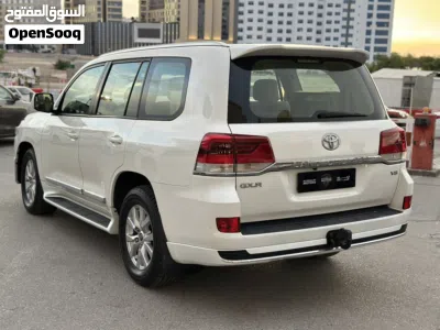 Toyota Land Cruiser GXR 3