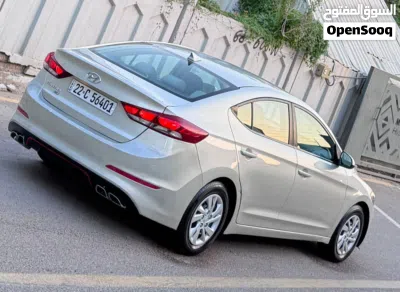 Hyundai Elantra SE 2