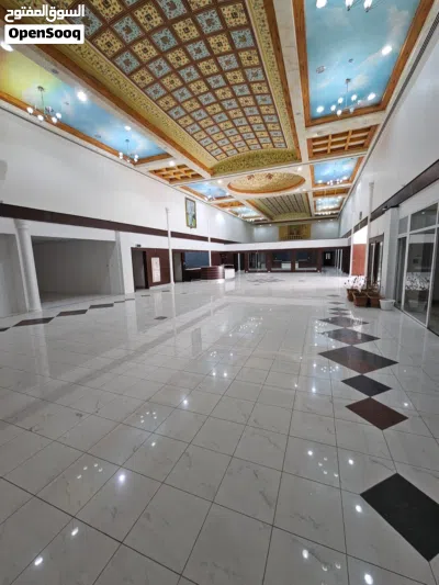 Commercial showroom on the main road in Ruwi معرض تجاري في روي على الشارع العام 4