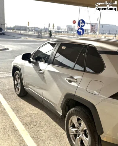 Toyota RAV 4 LE 3
