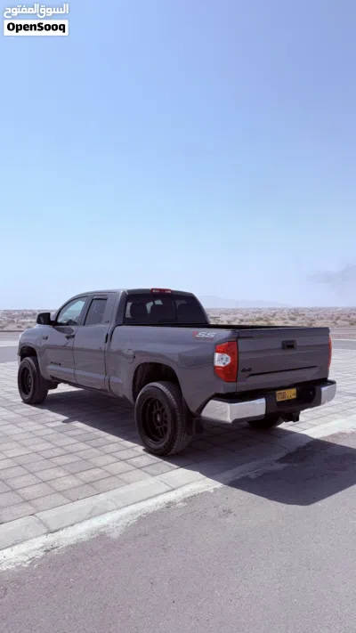Toyota Tundra SR5 4