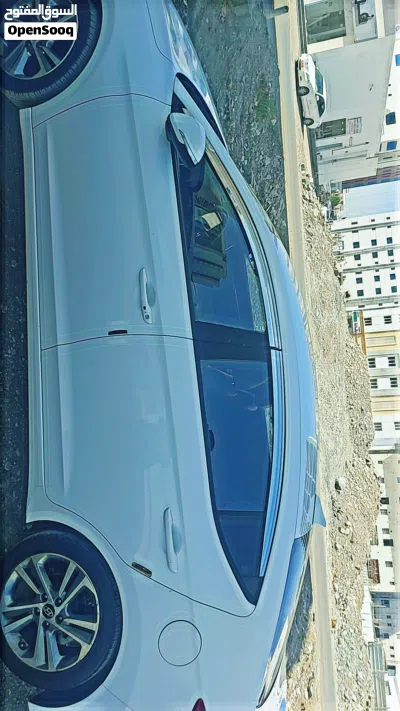 Hyundai Elantra SEL 4